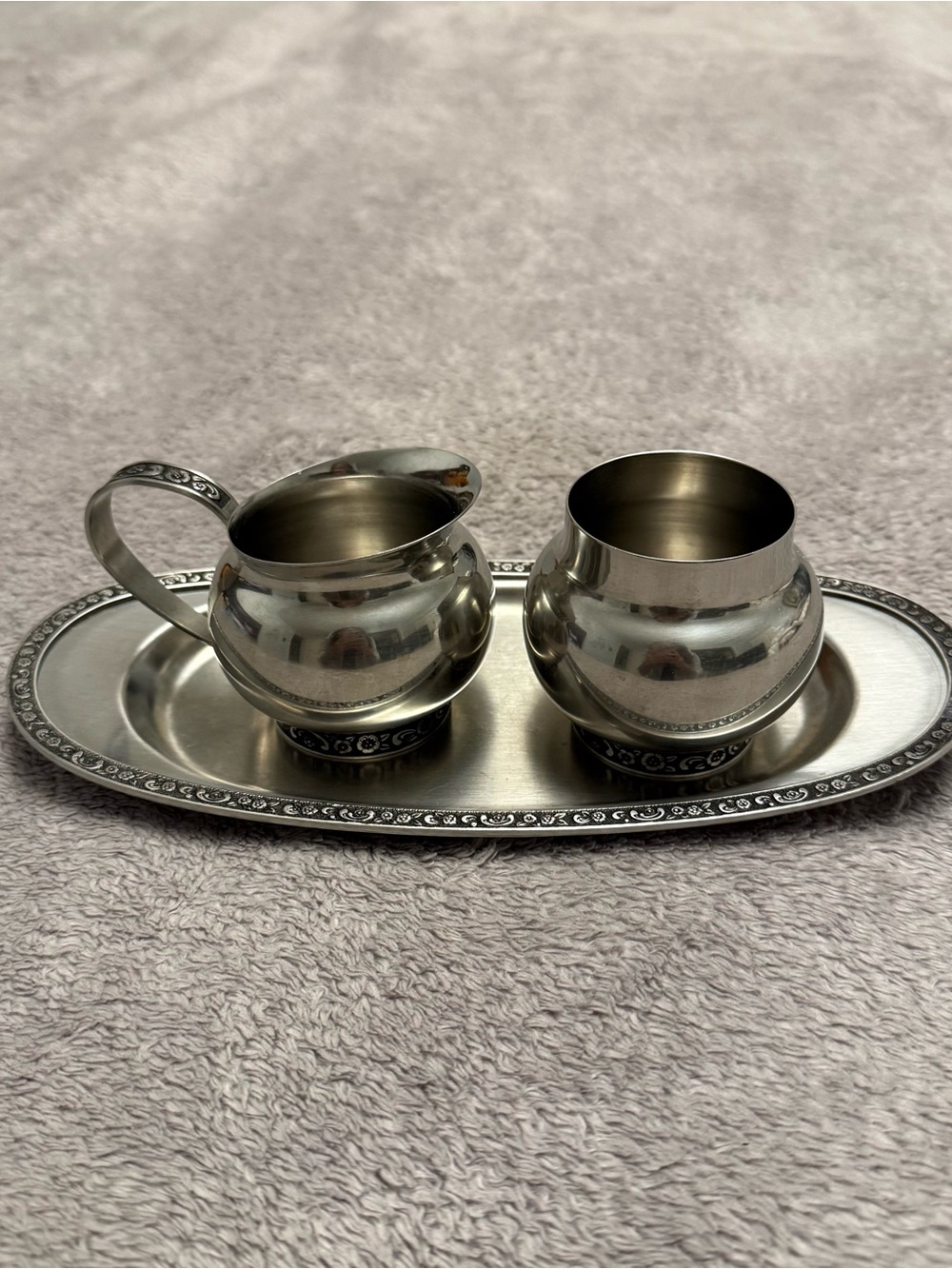 Oneida Silver Tone Creamer and Sugar Set with Decorative Tray